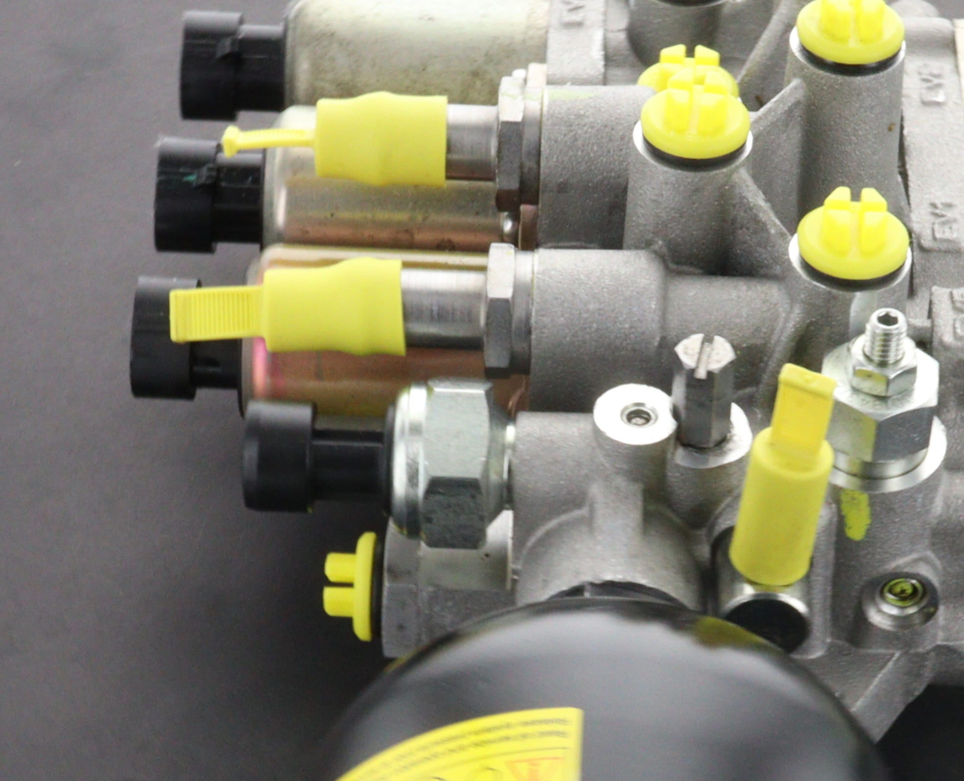 パーツ ID81SUZUKI 086325181C Lamborghini Valve Block Complete - MLREng