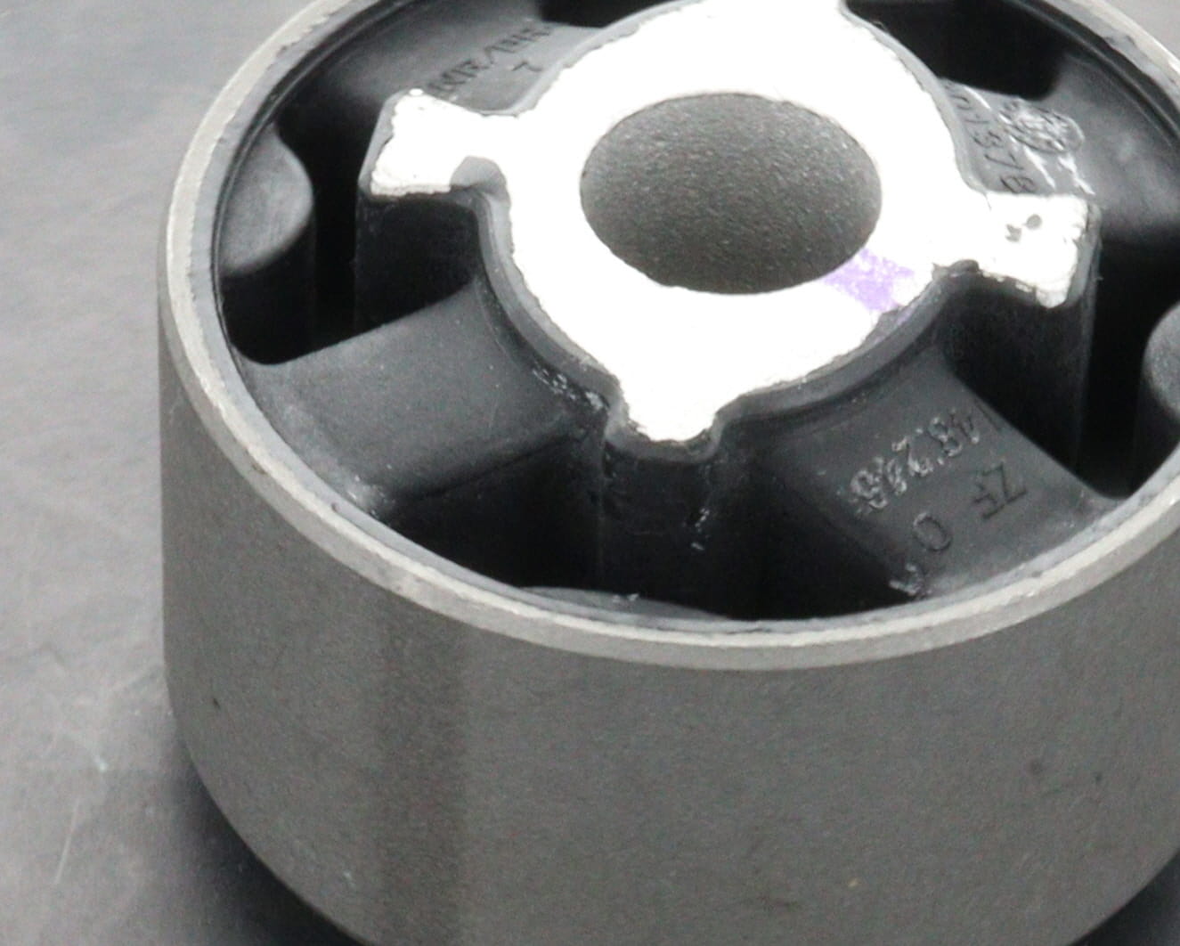 Ferrari F1 DCT Transmission mount 274283