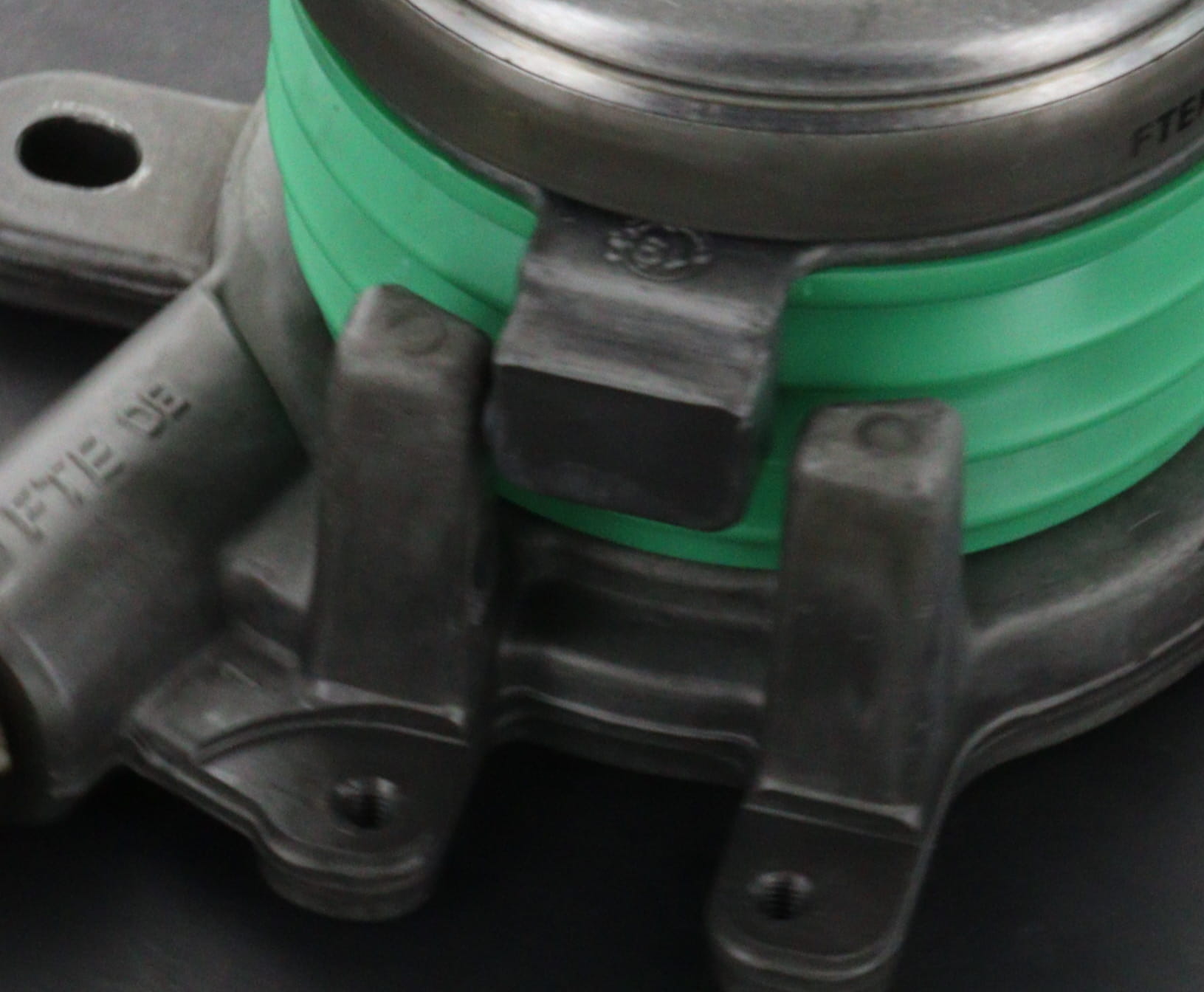 1R13-7A564-AA 6G33-7A564-AA Clutch Bearing Slave Assembly Vanquish Vantage Concentric Bearing