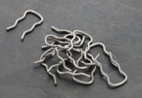 Hydraulic push in type hose retaining clip