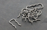 Hydraulic push in type hose retaining clip