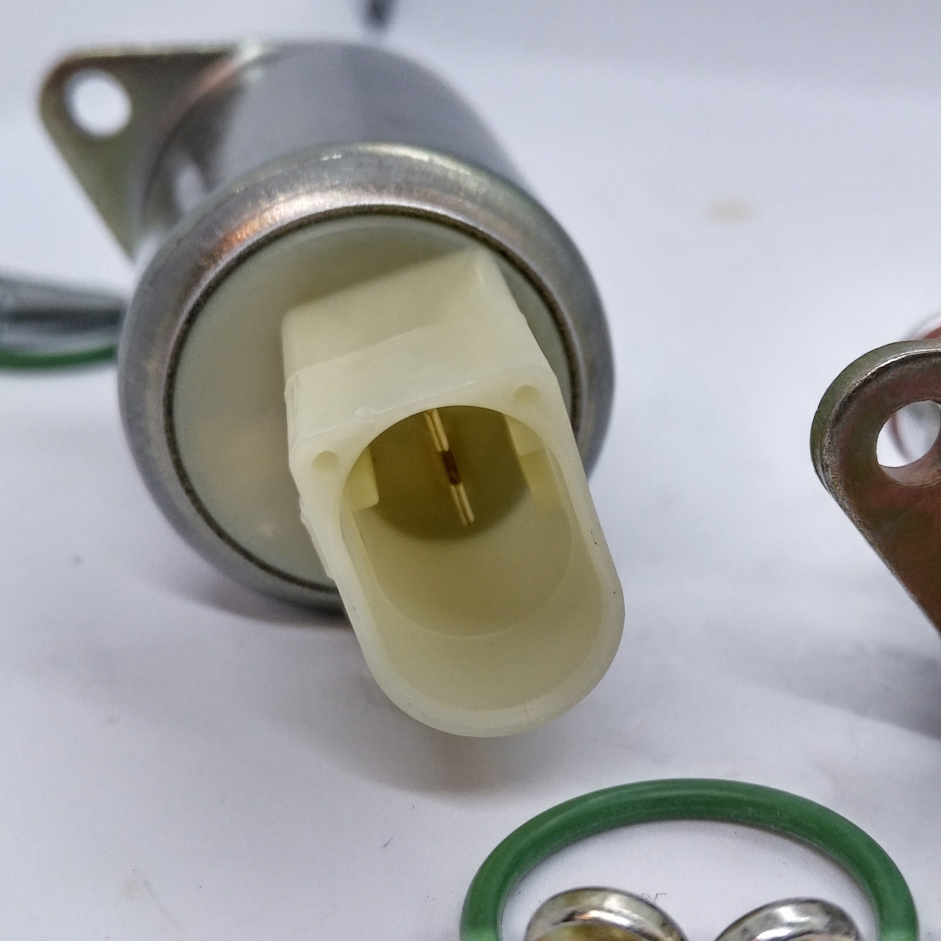 Clutch valve – Aston Martin Vantage Clutch Valve 6G33-7F054-AA