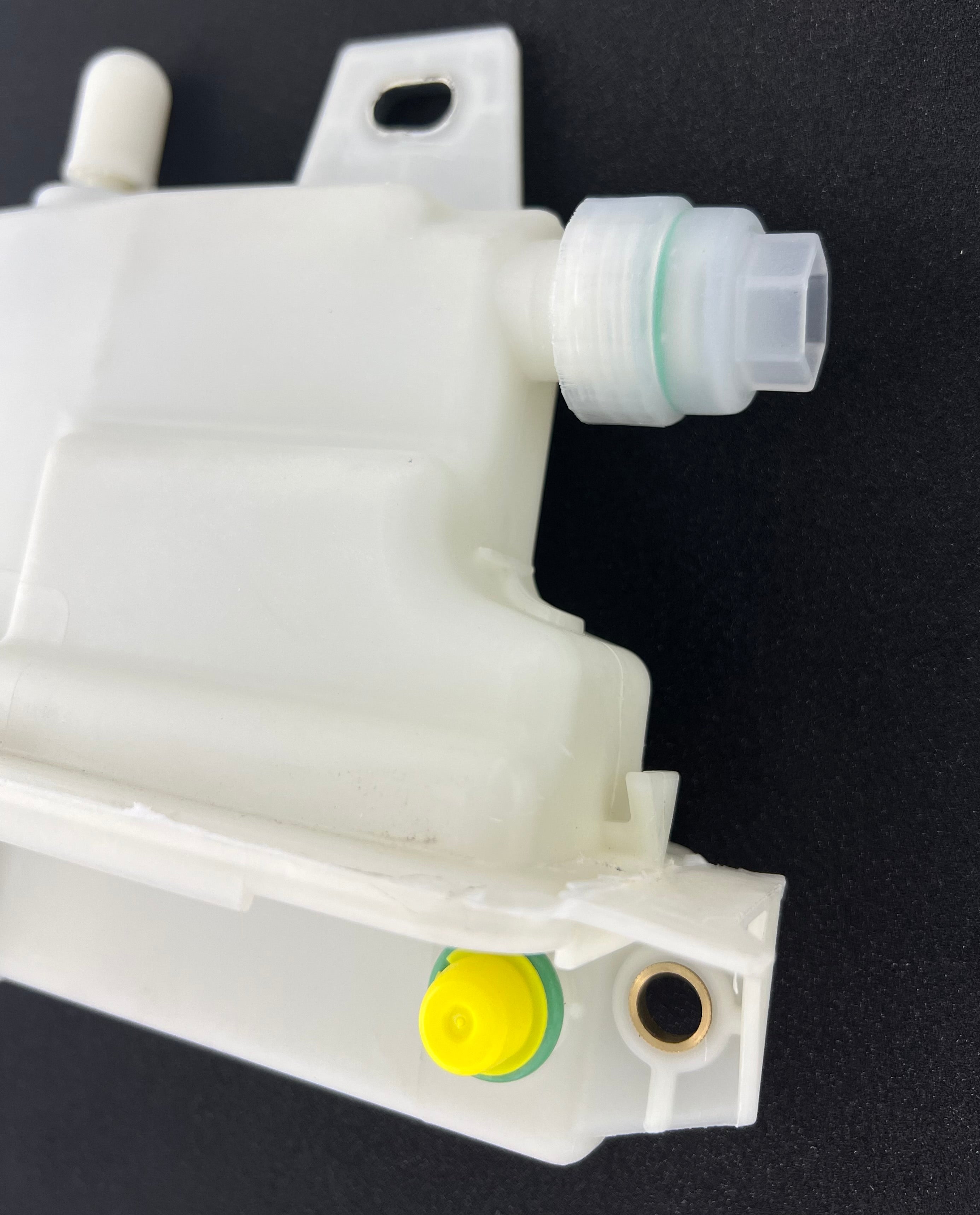 23427571295 23427507155 Expansion Tank For BMW E46 E60 E63 E64 E85 330i 525i with SMG transmission